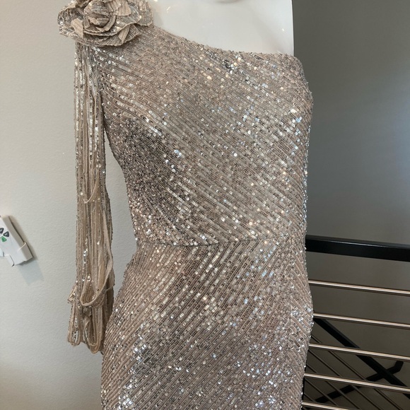 New elegant dress - Picture 3 of 8